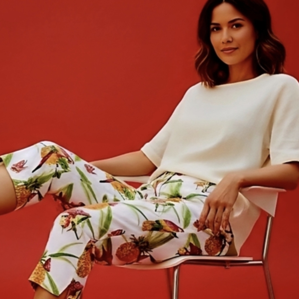 Whimsical BLASS Tropical Crop Pants Featuring Parrots 🦜 and Pineapples 🍍 Sz 12
